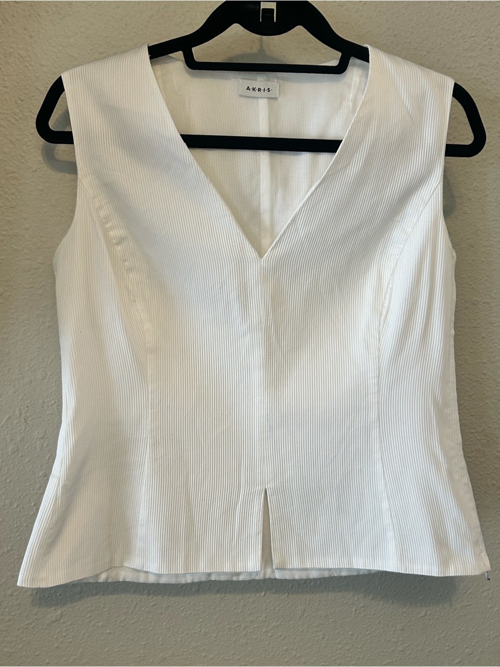 Akris Cream V-Neck Sleeveless Ribbed Camisole